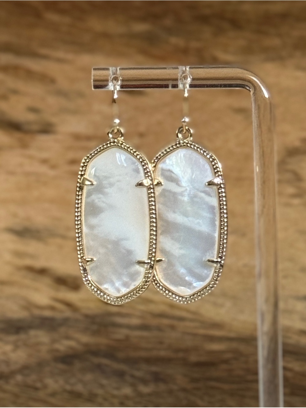 Authentic Preowned Kendra Scott Mother of Pearl Gold Tone Oval Drop Earrings